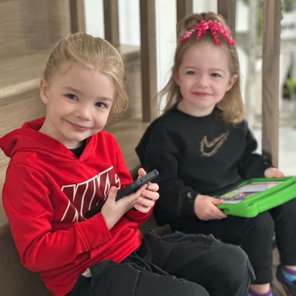 Meet your Posher, Nicole - Picture 2 of 3